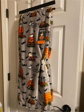 Peanuts snoopy Halloween throw blanket